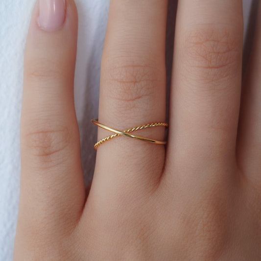 Double Twist Ring